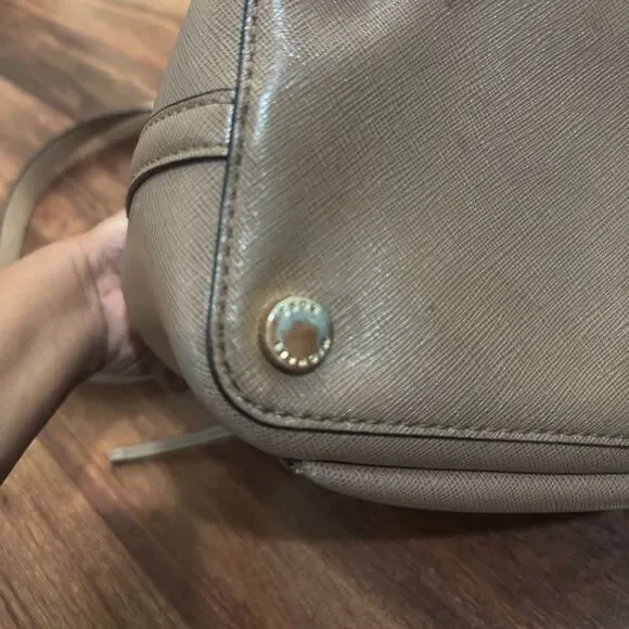 Michael Kors Bucket - Picture 9 of 10